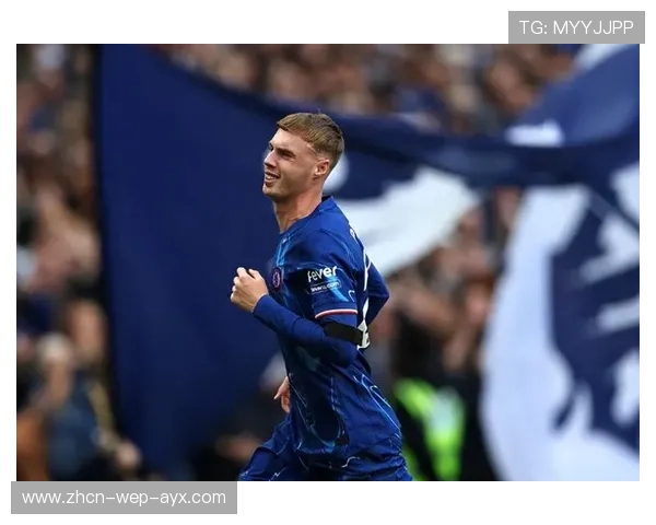 切尔西禁区混战中,帕尔默机敏补射打破僵局 切尔西禁区混战中,帕尔默机敏补射打破僵局