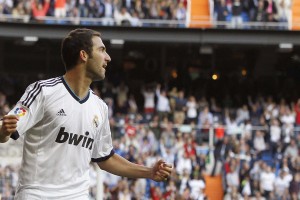 爱游戏体育APP下载-3-1！超级射手双响10轮13球12.1亿战舰掀翻大黑马5轮4胜重返前二，超级射手攻略