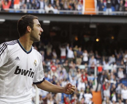 爱游戏体育APP下载-3-1！超级射手双响10轮13球12.1亿战舰掀翻大黑马5轮4胜重返前二，超级射手攻略